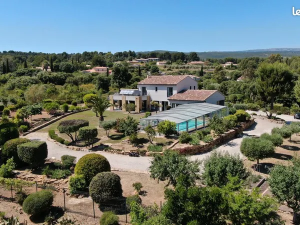 Villa 11 pièces 232 m²