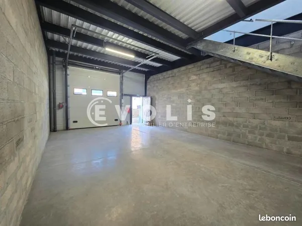 Local d'activité 122 m²