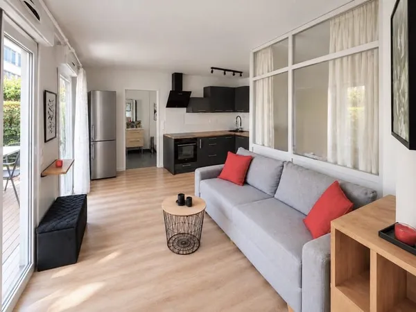 APPARTEMENT - Comme neuf, meublé avec jardin aux portes de Pa