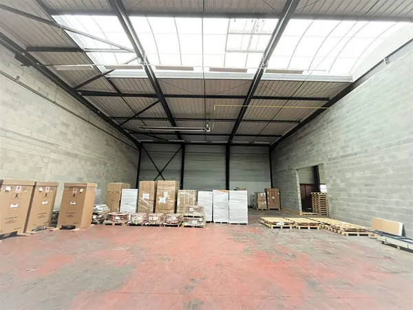 Entrepôt 2 672.48m² - BESANCON ZONE TREPILLOT TILLEROYES