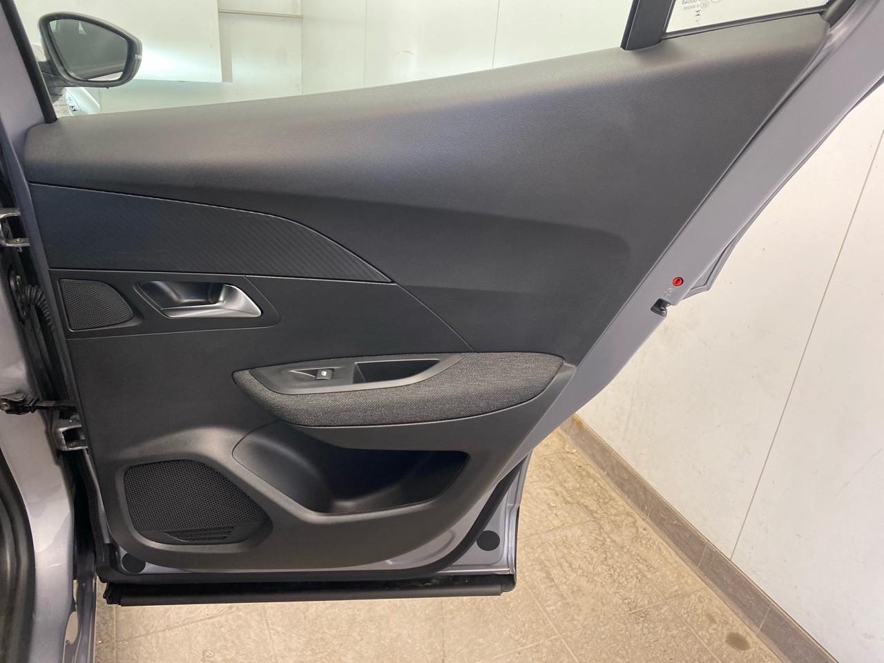 Peugeot 2008 hybrid 136 e-dcs6 style — photo 24
