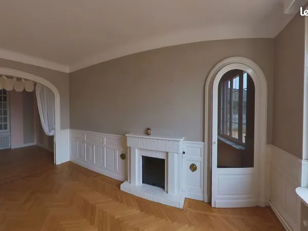 COMMENTRY CENTRE - MAISON DE MAÎTRE 180 m² - 6 PIÈCES - 5 CHAMBRES