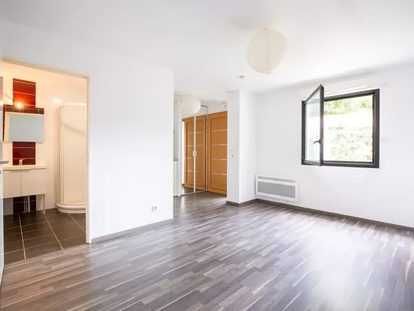 A VENDRE NANTES SAINT-CLEMENT STUDIO EN PARFAIT ETAT DANS RESIDENCE DE STANDING