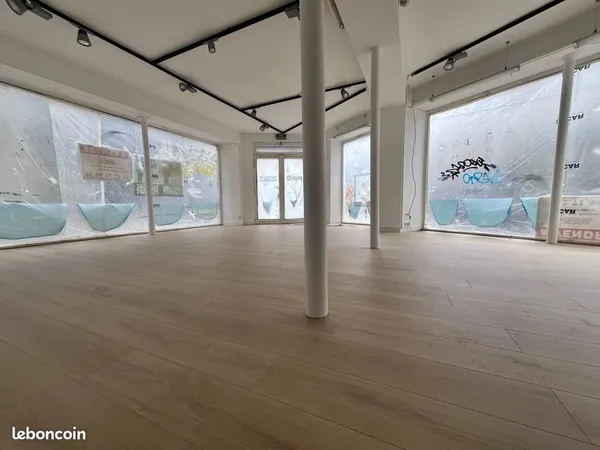 Local commercial 93 m² Paris 18ème
