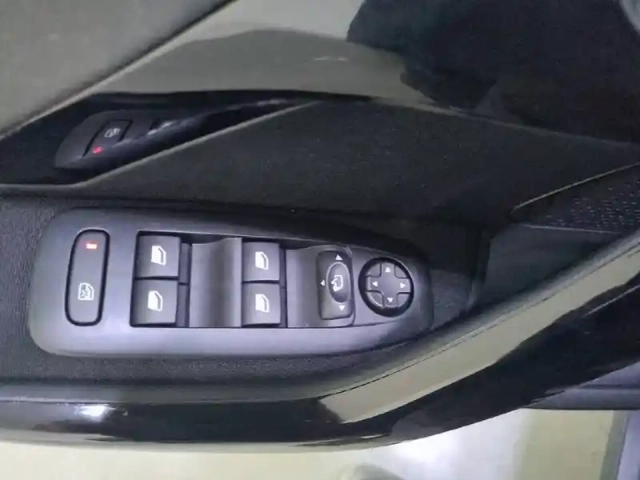 Peugeot 2008 puretech 110ch s&amp;s bvm6 — photo 47