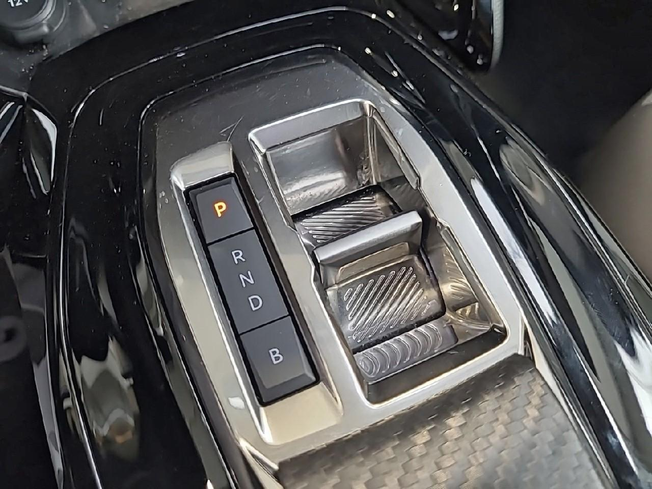 Peugeot 2008 electrique 136 ch allure — photo 17