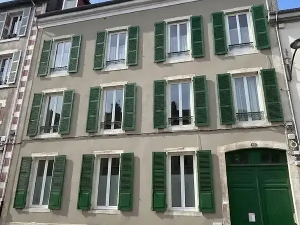 Appartement 3 pièces 272 m²