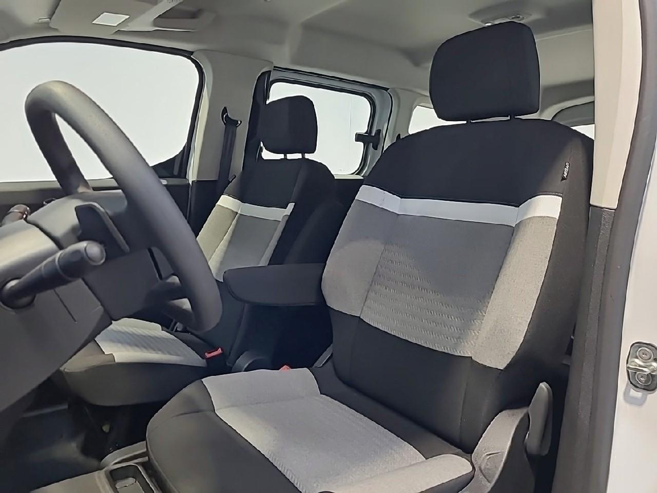 Citroën Berlingo e-berlingo taille xl 136 ch 54 kwh 7 places  plus — photo 10