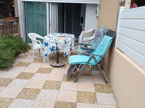 Harmant T2 avec grande terrasse à 100 mètres de la plage
