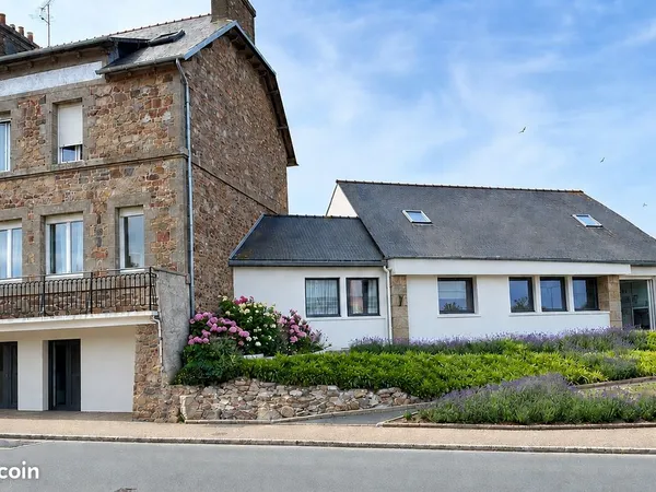 Local d'activité - Centre-bourg - Commerce et habitation à vendre