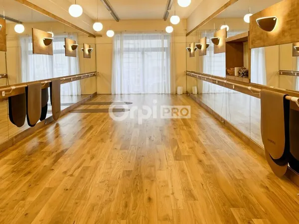 Studio 90 m²