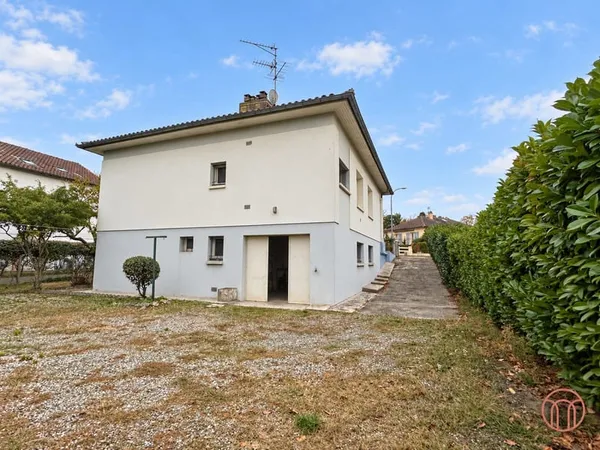 RAMONVILLE - Maison T4 à rénover avec double garage
