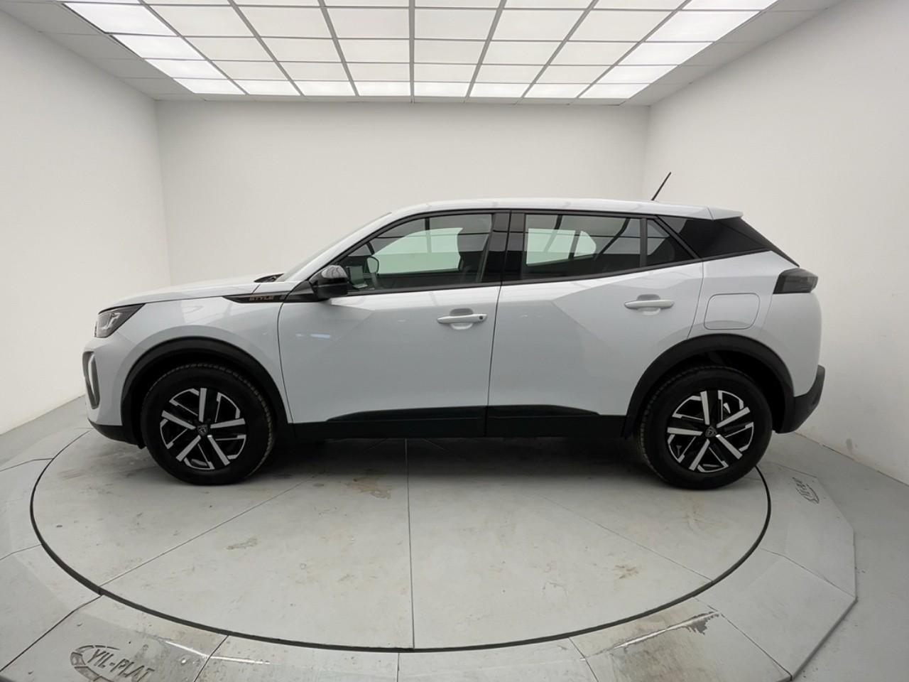 Peugeot 2008 hybrid 136 e-dcs6 style — photo 2