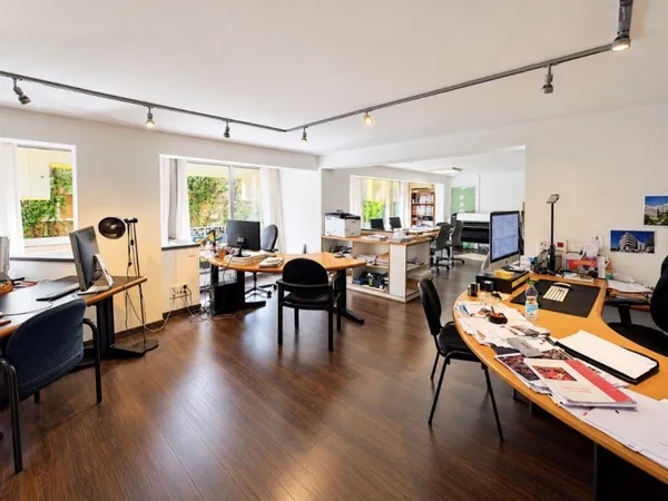 Local commercial 158 m²
