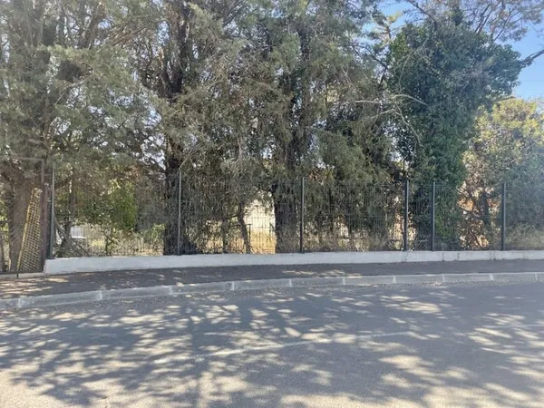 Terrain 650 m²