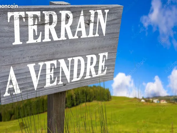 Terrain 786 m² GUICLAN