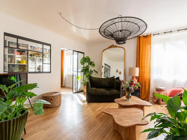 Rue de Nantes, un appartement familial entre lumière et matières