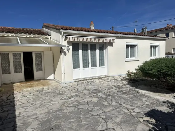 EXCLUSIVITE Jarnac, Maison de plain-pied, 2 chambres et jard