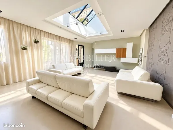 Maison 7 pièces 261 m²