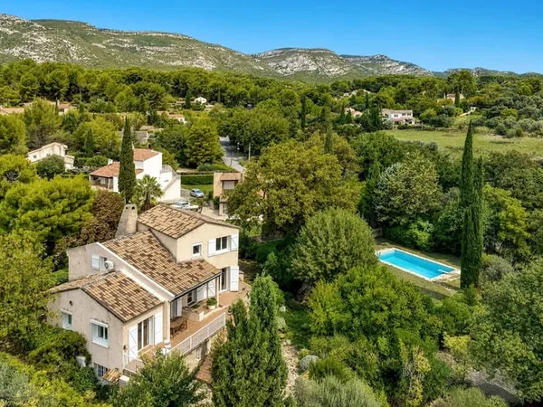 Maison d'architecte au pied du Garlaban