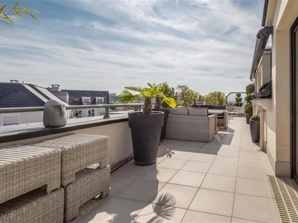 4 PIÈCES de 100m² + UNE TERRASSE + PARKING - VILLENEUVE-DE-LA-RAHO