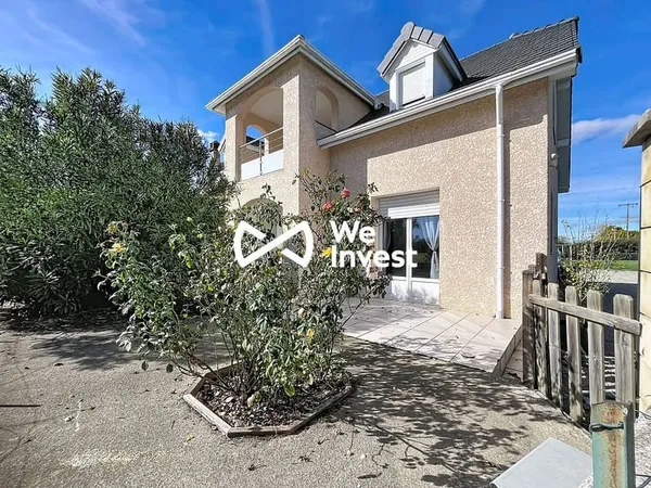 Maison familiale de 150 m², 5 chambres, piscine et double garag