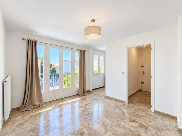 NIMES TALABOT - STUDIO AVEC BALCON ET CAVE - SPECIAL INVESTISSEURS
