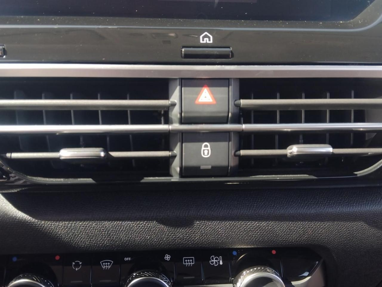 Citroën C4 X puretech 130ch s&s shine eat8 — photo 19