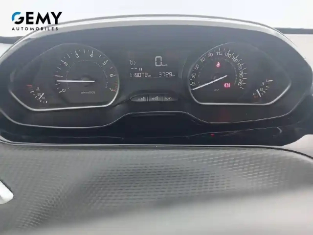 Peugeot 2008 1.2 puretech 82ch bvm5 — photo 15