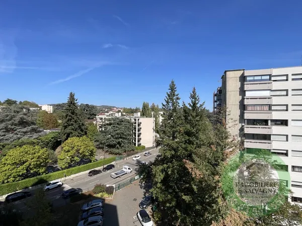 A VENDRE APPARTEMENT T4 / T5 de 100 m2 A CHAMPAGNE AU MONT D