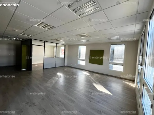 Bureau 70 m²