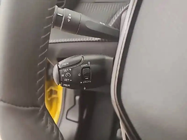 Peugeot 208 puretech 75 s&amp;s bvm5 — photo 24