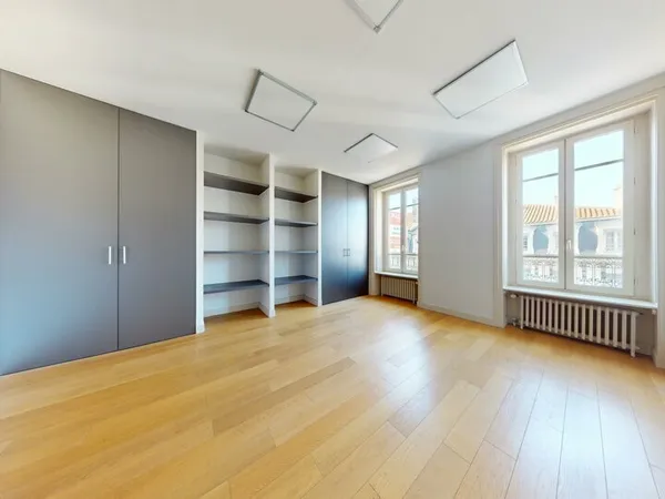 Local professionnel 91 m²