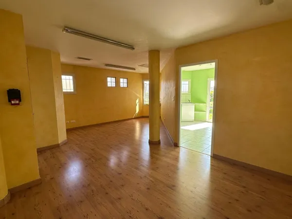Bureaux 1 pièce 61 m²