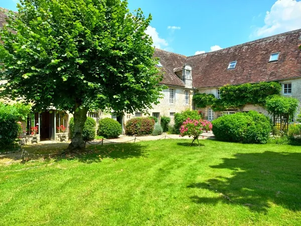 Vends Manoir 340m² avec gîte et dépendances - cadre de vie familial, évolutif et authentique