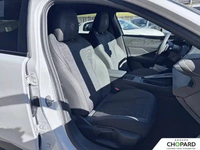 Peugeot 408 hybrid 145 e-dcs6 — photo 16