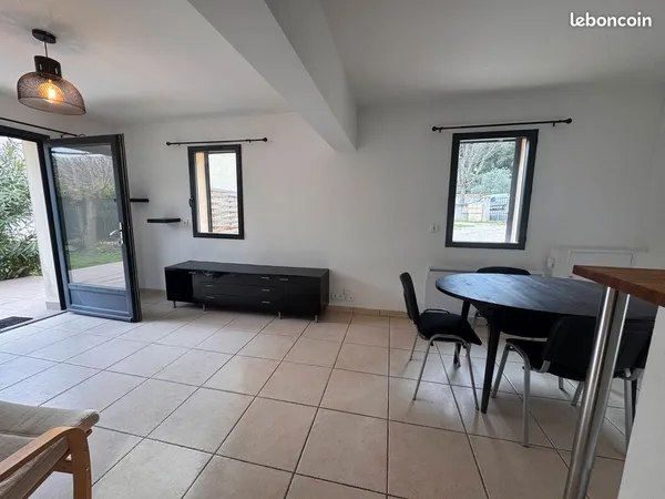 MEYRARGUES Beau T2 avec terrasse jardin et parking