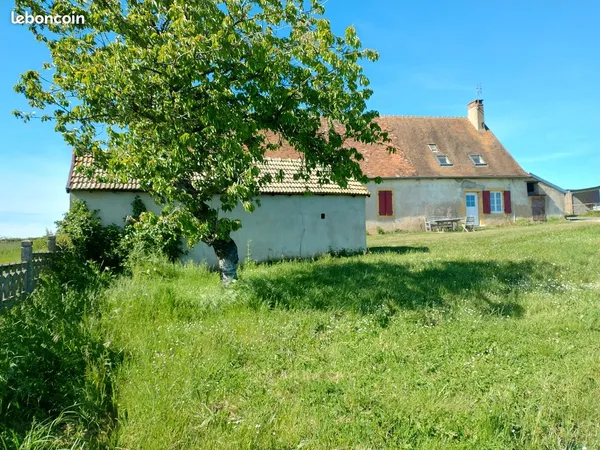 Ferme avec terrain de 8000m2