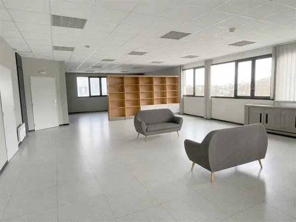 Commerce 3 pièces 169 m²