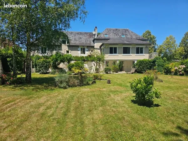Maison 10 pièces 256 m²