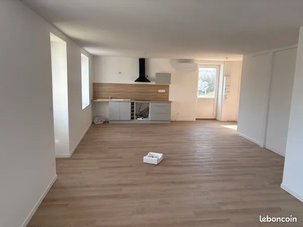 Appartement T4 rénové 120 m² avec jardin et grande cave - Montseveroux