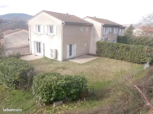 Maison . 90 m² . 4 pièces