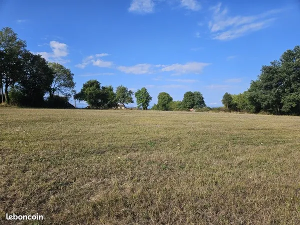 TERRAIN CONSTRUCTIBLE DE 3237m²