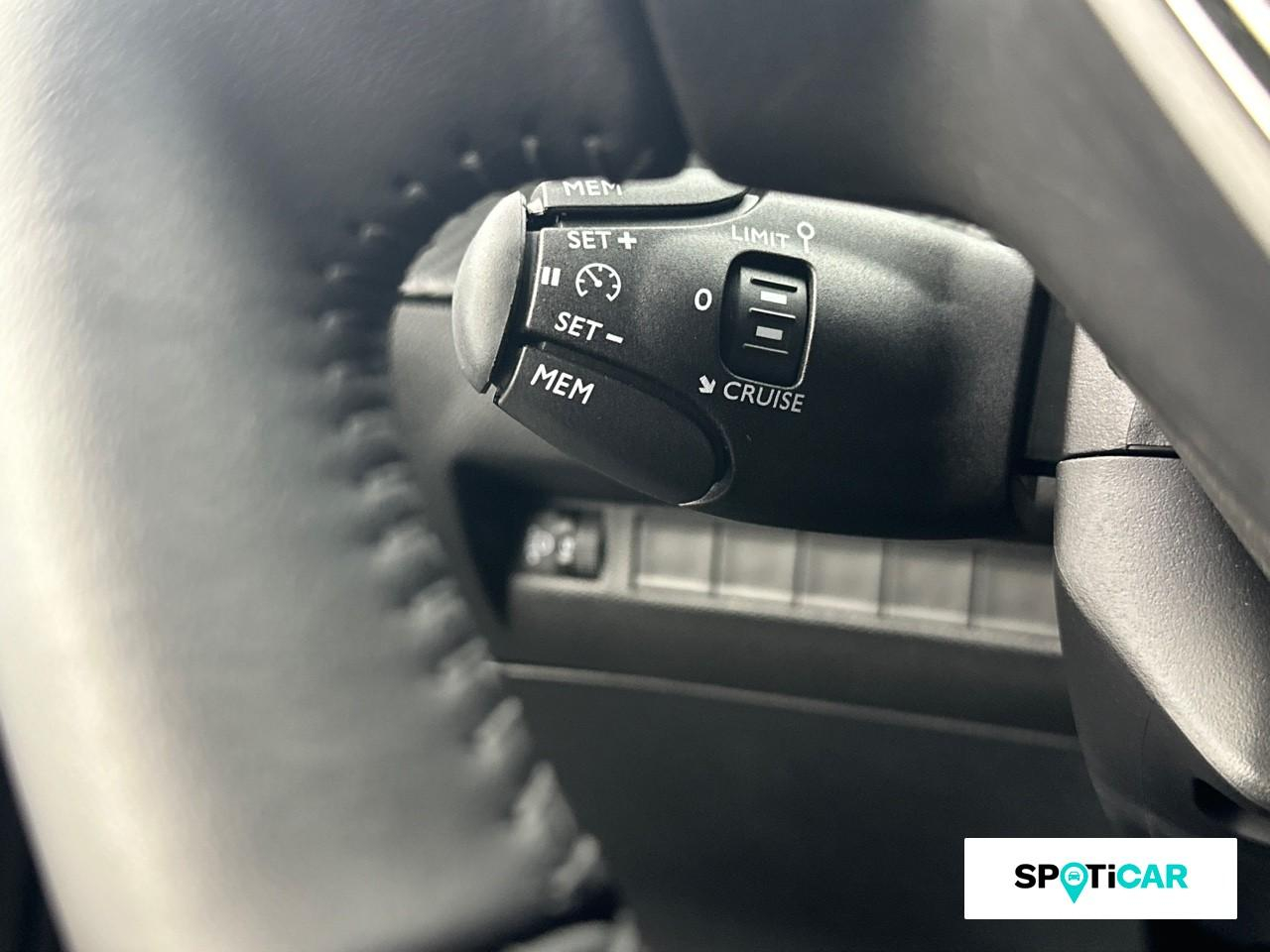 Peugeot 2008 e-2008 156ch 54 kwh allure — photo 17