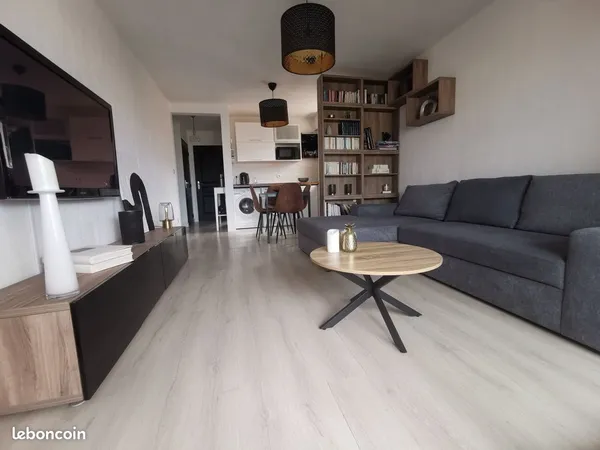 Appartement avec balcon. Fin septembre à mai