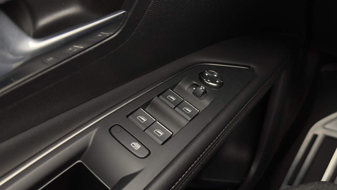 Peugeot 3008 Hybrid 225 e-EAT8 — photo 16