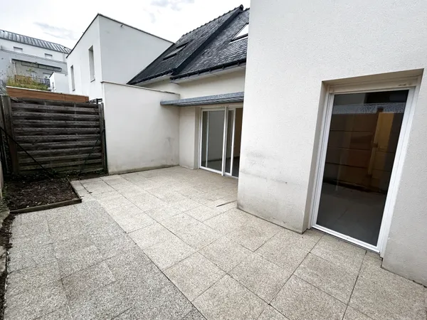 Pavillon 3 chambre avec cour - MURS ERIGNE