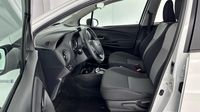 Toyota Yaris 100h Dynamic 5p MY19 — photo 12
