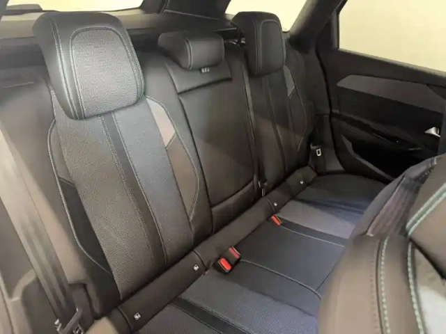 Peugeot 308 sw hybrid 145 e-dcs6 — photo 12