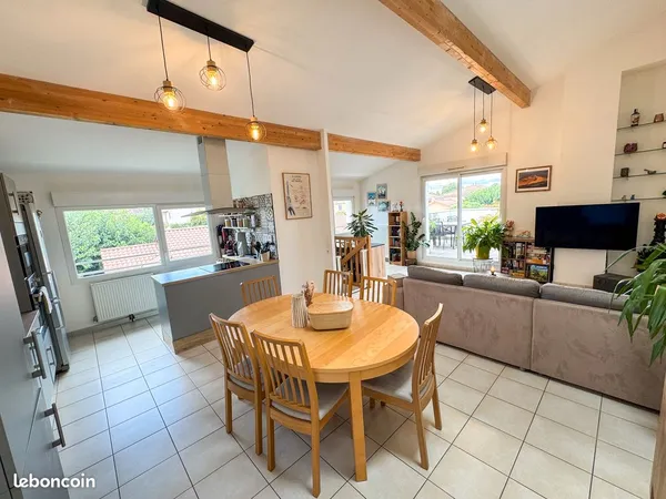 Appartement Duplex T3 (74 m²) séjour cathédrale, avec terrasse et 2 garages - Feyzin Oasis